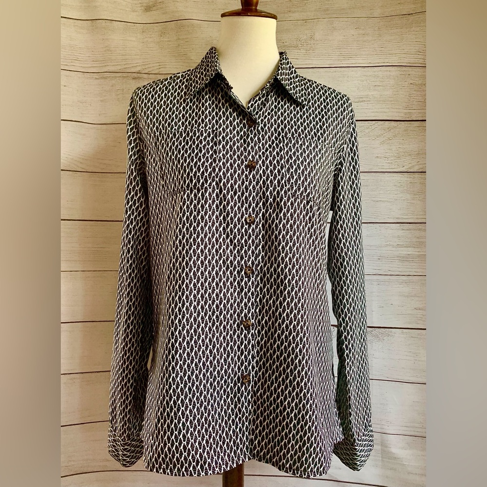 Volcom ‘Not So Classic’ Shirt. EUC. Medium/12. Black & White Geometric Pattern.